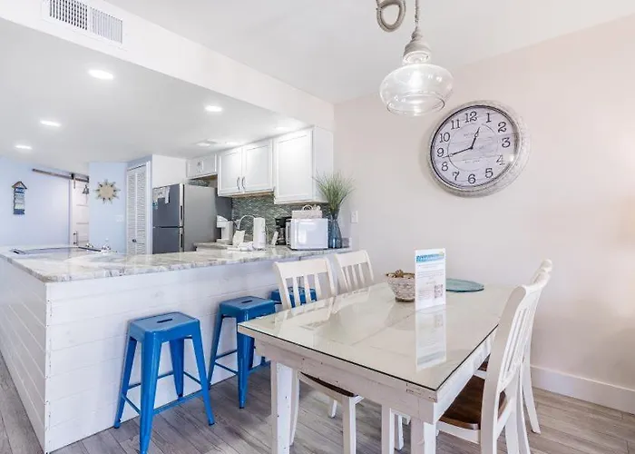 Regatta 105b By Youngs Suncoast Apartment