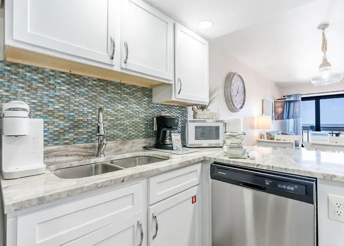 Regatta 105b By Youngs Suncoast Apartment