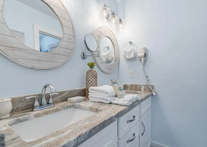Apartment Regatta 105b By Youngs Suncoast *